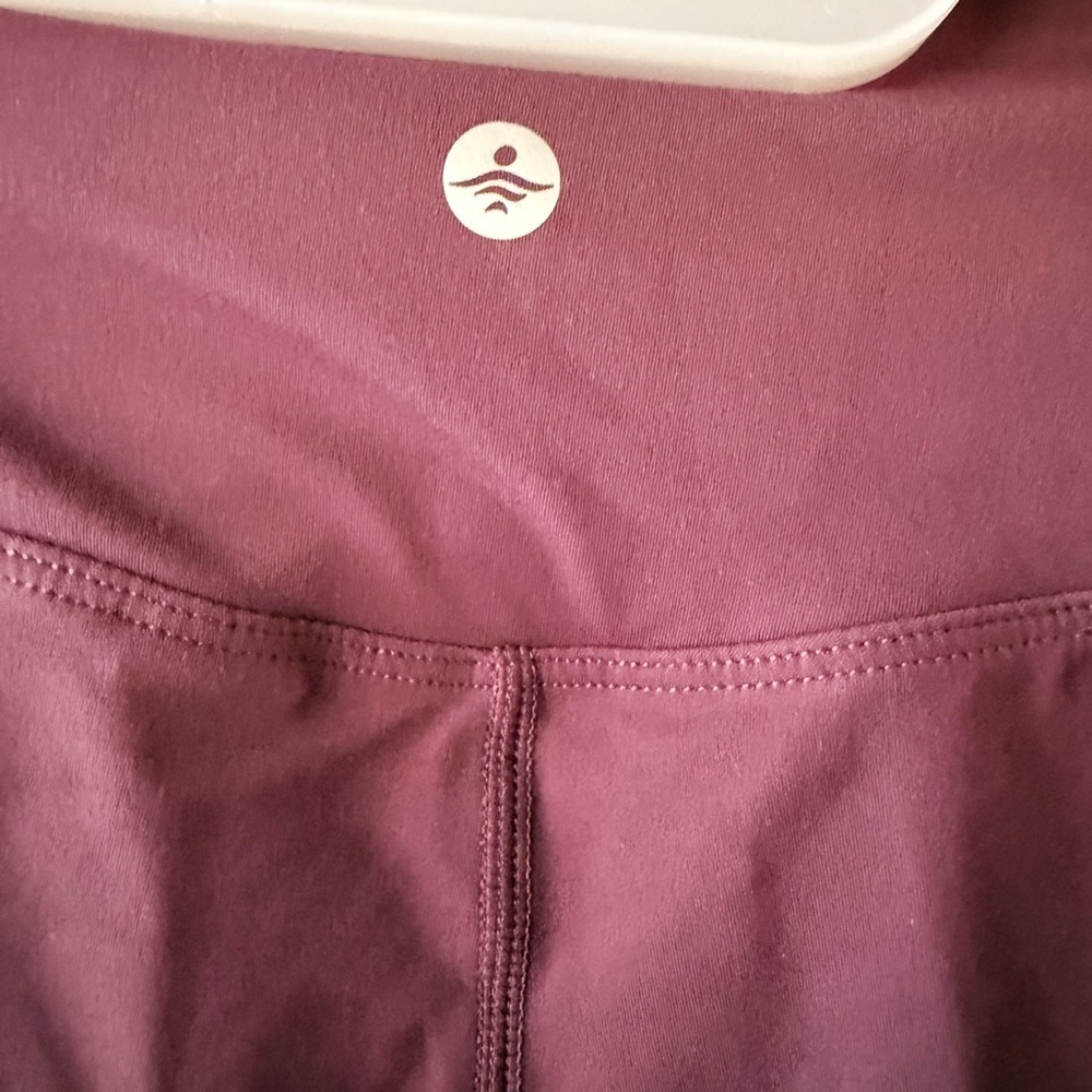 HALARA Women’s Leggings, Crossover 2-Tone Waist, size XL, colors Plum and Lilac - Picture 4 of 8